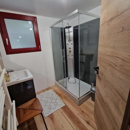 De La Forêt 1 à 6 Pers *